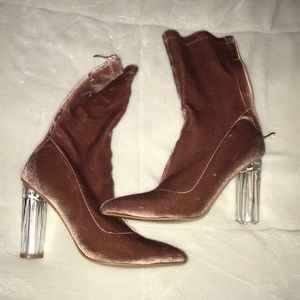 AMUVE ankles boots